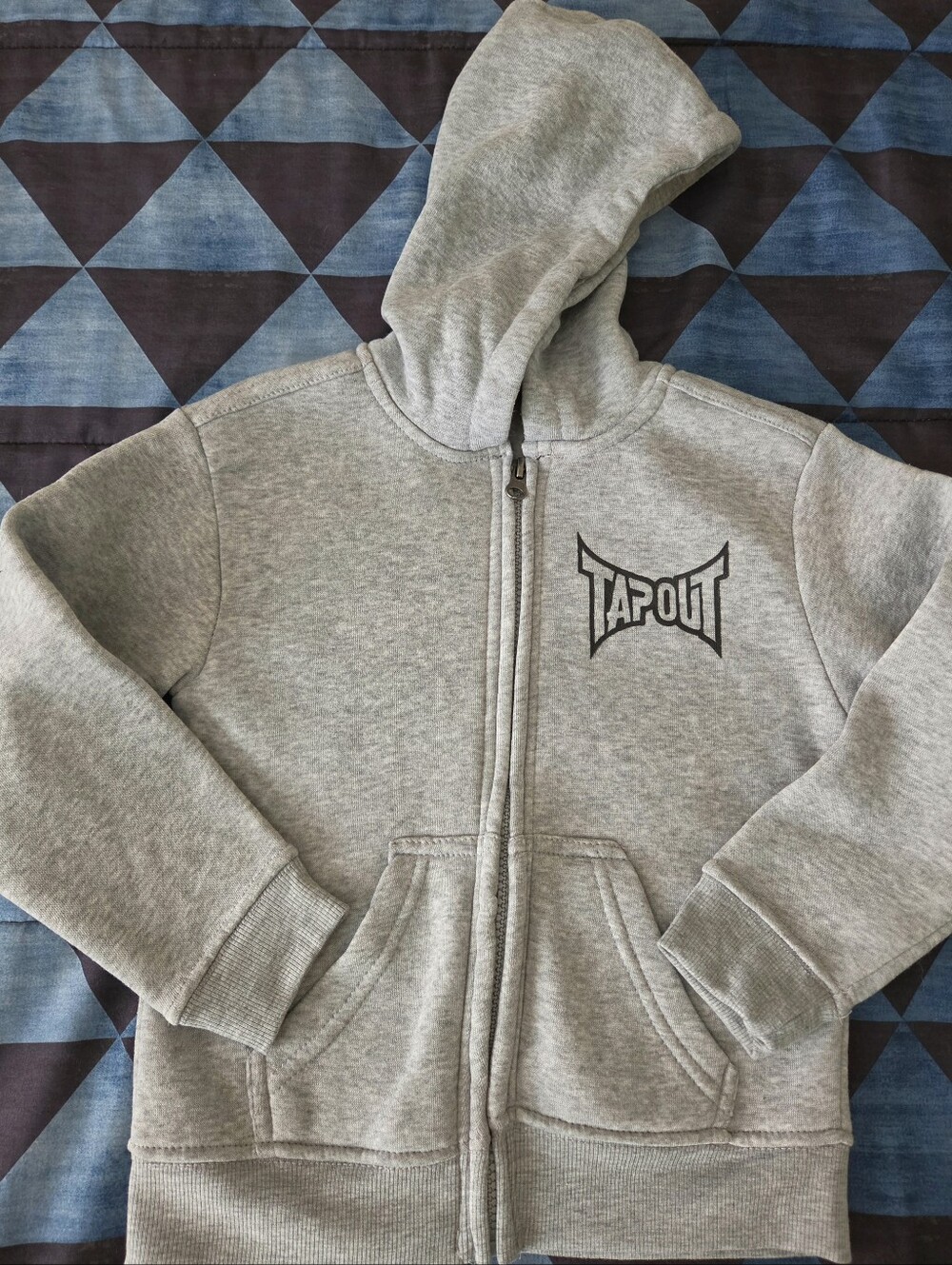 Tapout Kids Light Grey Zip-Up Hoodie with Logo. 4T